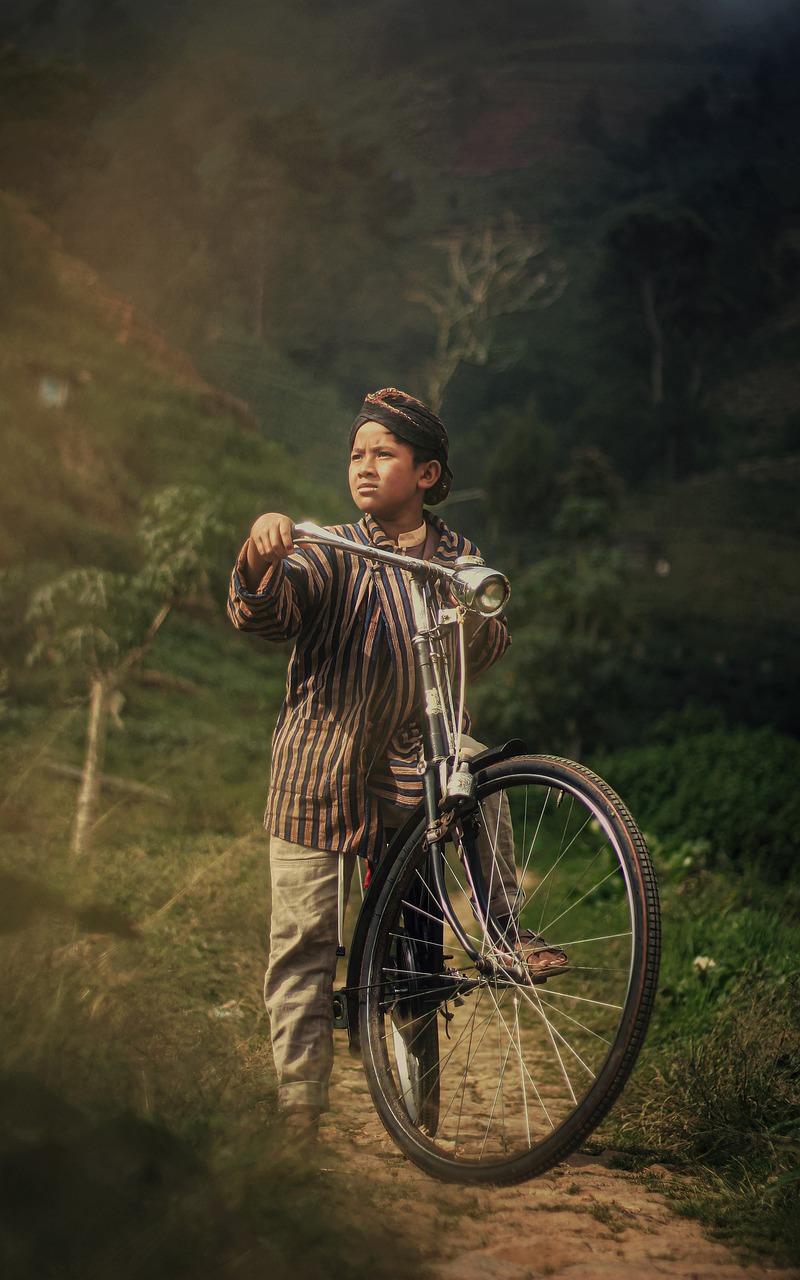 découvrez la balance bike, un vélo sans pédales idéal pour les jeunes enfants. favorisez l'apprentissage de l'équilibre et la coordination de manière ludique et sécurisée. offrez à votre enfant la liberté de glisser et d'explorer en toute confiance!