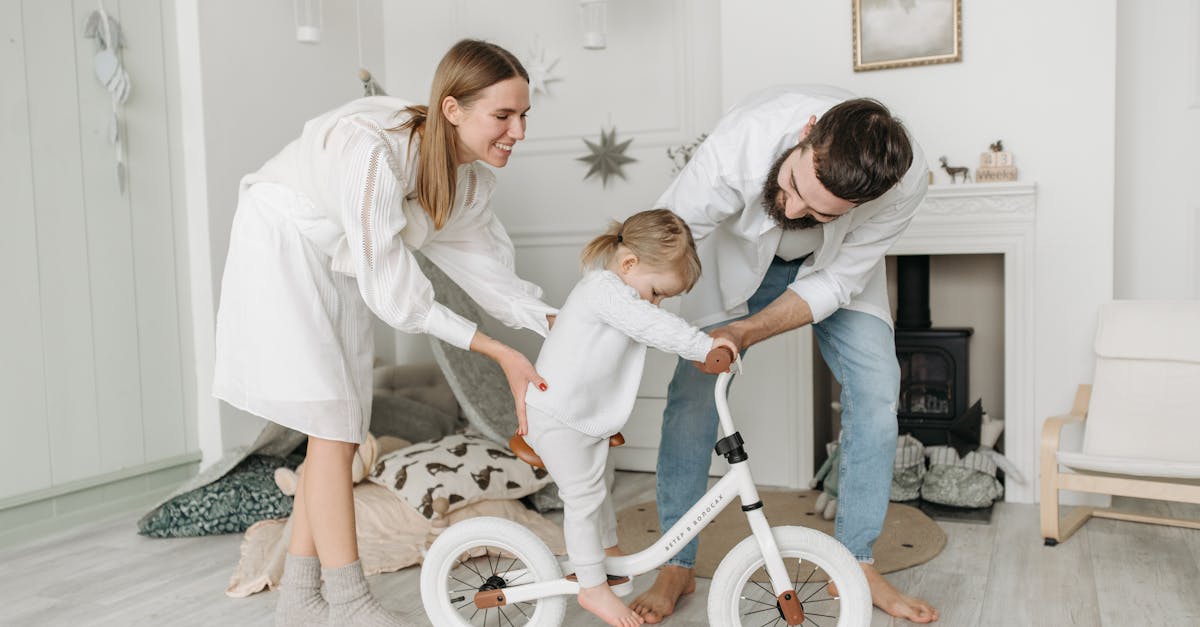 découvrez la draisienne idéale pour initier votre enfant à l'équilibre et à la coordination avant l'apprentissage du vélo. choisissez une balance bike légère, sécurisée et adaptée à tous les âges.