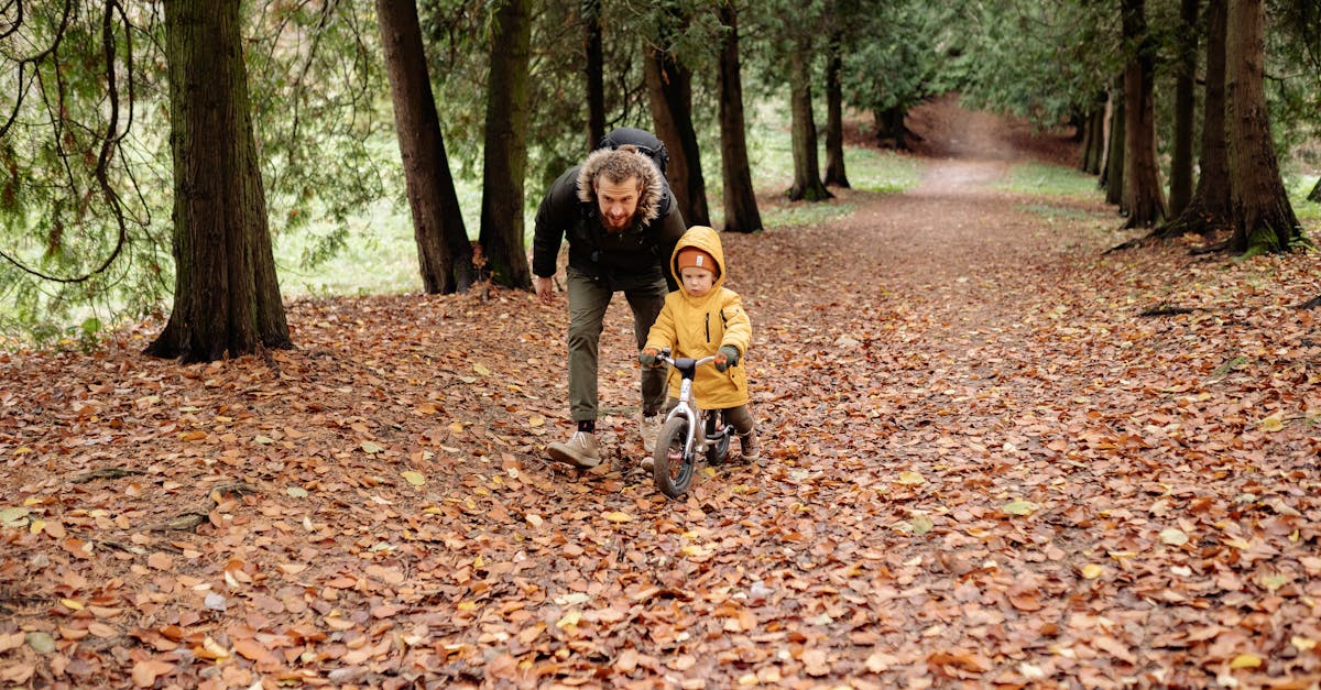 découvrez les avantages de la balance bike, un vélo sans pédales idéal pour aider les enfants à développer leur équilibre et leur confiance sur deux roues. apprenez comment cet outil ludique facilite l'apprentissage du vélo et favorise une activité physique saine dès le plus jeune âge.