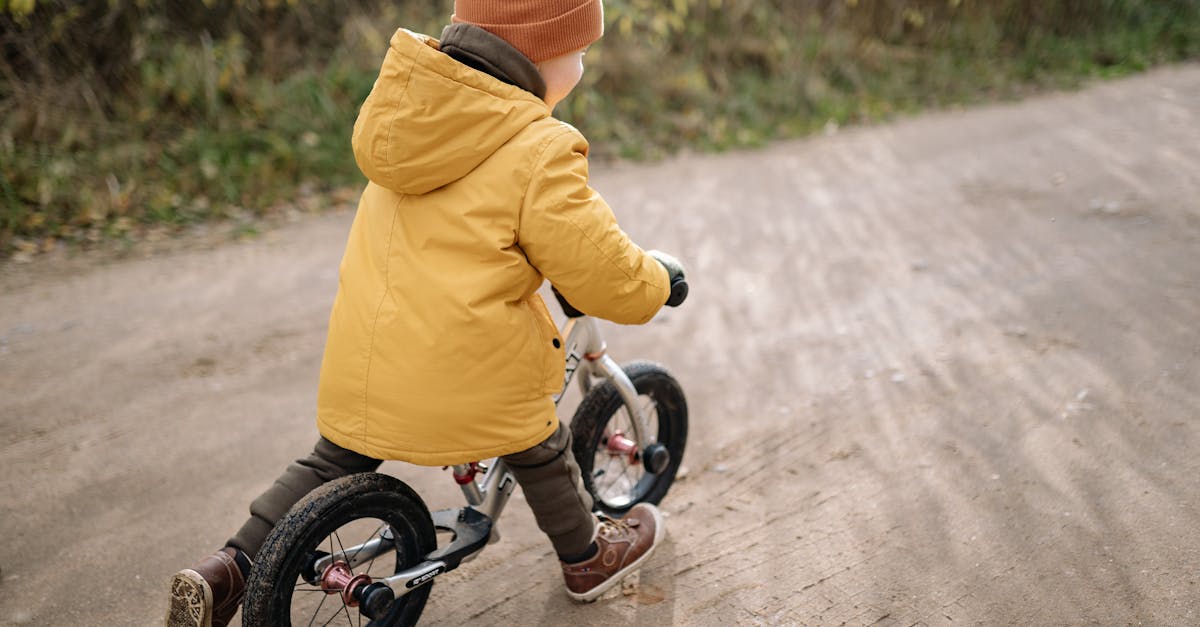 Draisienne ou vélo : lequel est le meilleur choix pour l’éveil de votre enfant ?