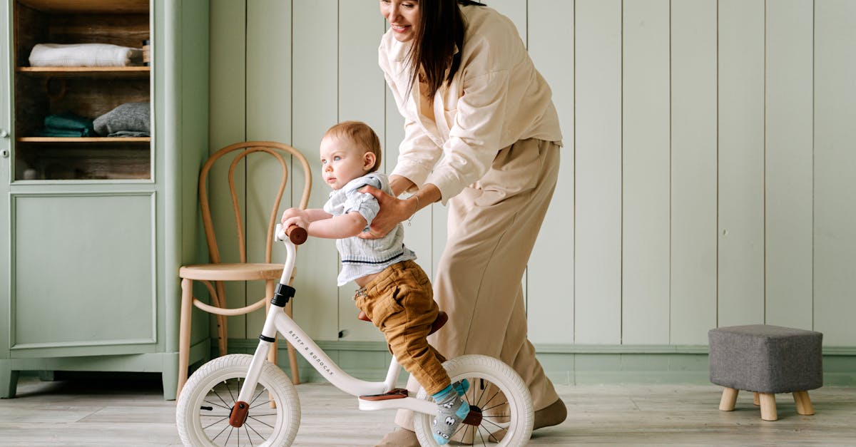 découvrez la balance bike, un vélo sans pédales idéal pour aider les tout-petits à développer leur équilibre et leur confiance avant de passer aux vélos classiques. apprenez-en plus sur ses avantages et comment choisir le modèle parfait pour votre enfant.