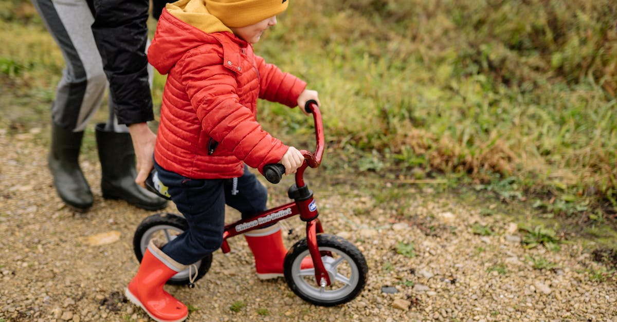 découvrez la balance bike, un vélo équilibré idéal pour les jeunes enfants. favorisez le développement de leur motricité et leur confiance en soi tout en s'amusant. parfait pour apprendre à rouler en toute sécurité !