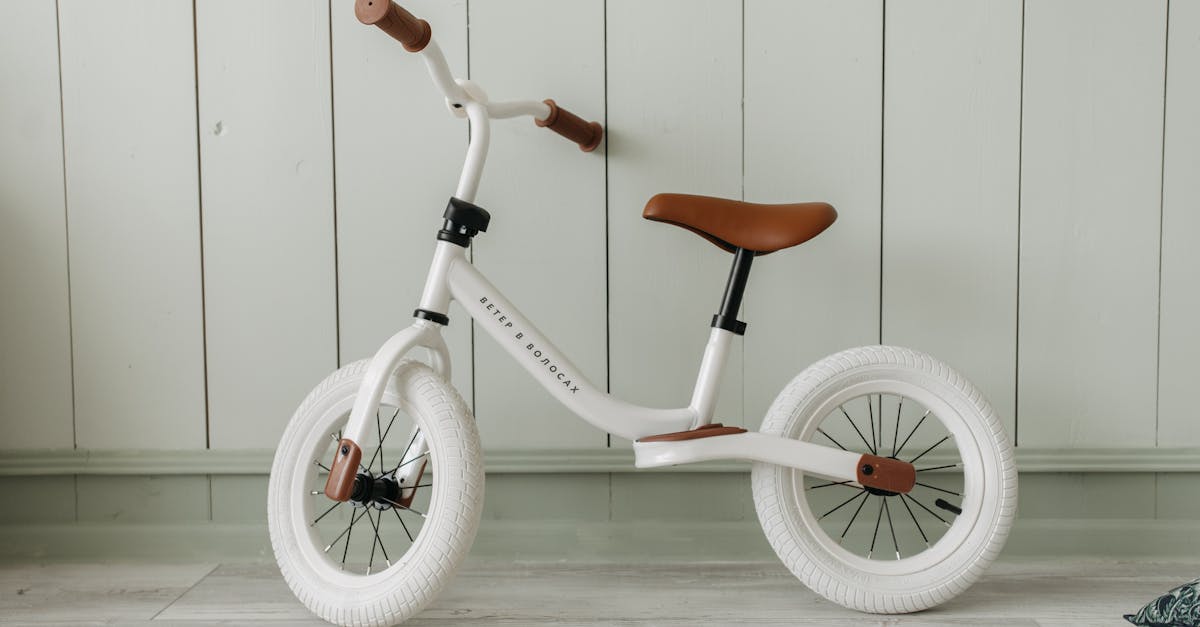 découvrez les avantages de la balance bike, un vélo sans pédales idéal pour apprendre à faire du vélo en toute sécurité. parfait pour développer l'équilibre et la coordination des enfants dès leur jeune âge.