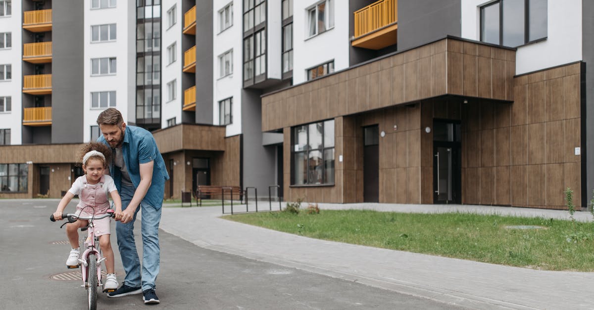 découvrez les bienfaits de la balance bike, un excellent moyen d'initier votre enfant à l'équilibre et à la confiance en soi. parfaite pour les jeunes enfants, cette draisienne sans pédales permet d'apprendre à rouler en toute sécurité. grâce à son design ergonomique, la balance bike offre une expérience amusante et éducative pour les petits aventuriers!