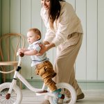 découvrez la liberté et l'équilibre avec notre balance bike ! parfait pour les jeunes enfants, ce vélo sans pédales aide à développer la coordination et la confiance tout en s'amusant. idéal pour apprendre à faire du vélo en toute sécurité.