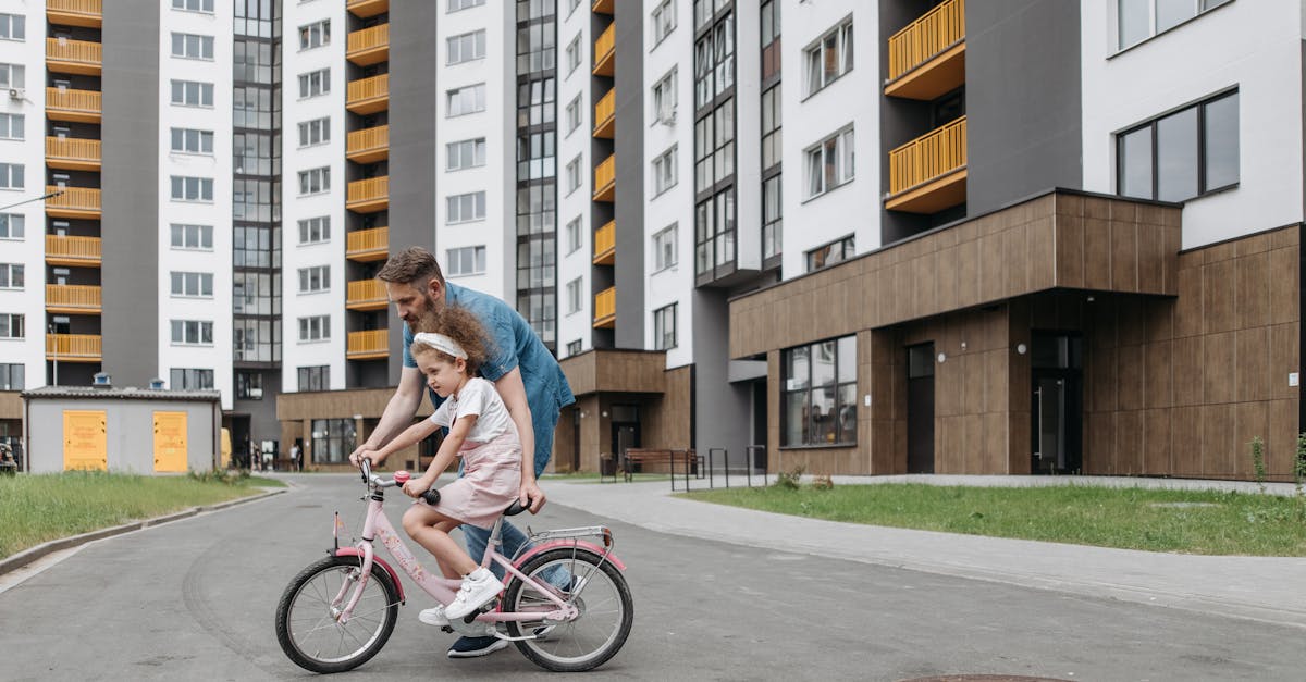 découvrez les différentes méthodes d'apprentissage pour maîtriser le vélo sans pédales. optimisez l'expérience de votre enfant avec des conseils pratiques et des astuces pour favoriser l'équilibre et la confiance en soi.