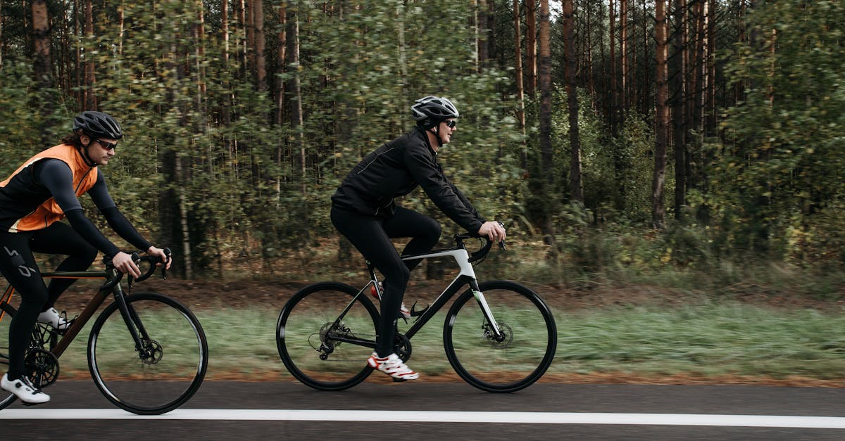 découvrez le plaisir du cyclisme : un guide complet sur les bienfaits, les techniques et les équipements pour profiter pleinement de vos sorties à vélo.