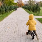 découvrez la balance bike, un vélo d'équilibre idéal pour initier les enfants à la pratique du vélo. offrant sécurité et amusement, elle développe la coordination et la confiance en soi. parfaite pour les petits aventuriers en herbe !