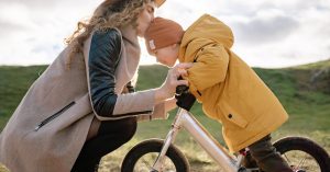 découvrez la balance bike, un vélo sans pédales idéal pour aider votre enfant à développer son équilibre et sa coordination. amusant et sûr, il permet aux tout-petits d'apprendre à rouler en toute confiance. parfait pour les premières aventures à deux roues !