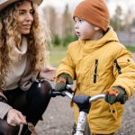 découvrez les avantages des vélos d'équilibre pour les enfants ! apprenez comment ces bicyclettes sans pédales aident à développer l'équilibre, la coordination et la confiance des tout-petits tout en leur offrant des heures de plaisir en plein air.