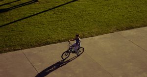découvrez les bienfaits des balance bikes pour les tout-petits ! offrez-leur une expérience d'apprentissage ludique et sécurisée pour développer leur équilibre et confiance avant de passer à la bicyclette. idéal pour les enfants de 2 à 5 ans.