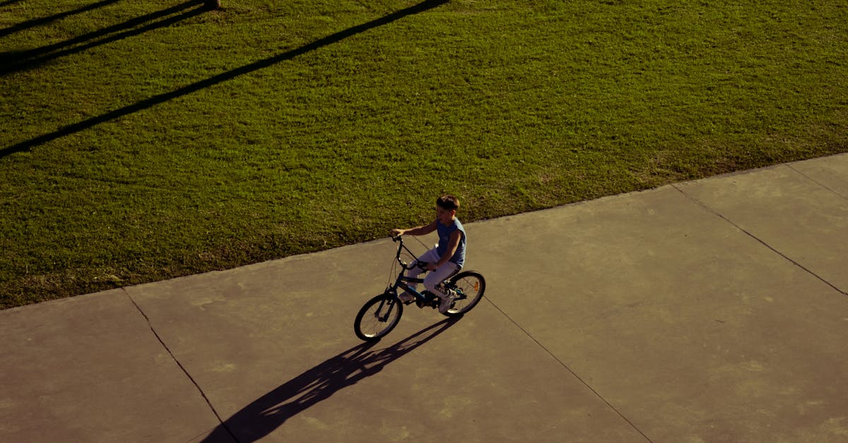 découvrez les bienfaits des balance bikes pour les tout-petits ! offrez-leur une expérience d'apprentissage ludique et sécurisée pour développer leur équilibre et confiance avant de passer à la bicyclette. idéal pour les enfants de 2 à 5 ans.