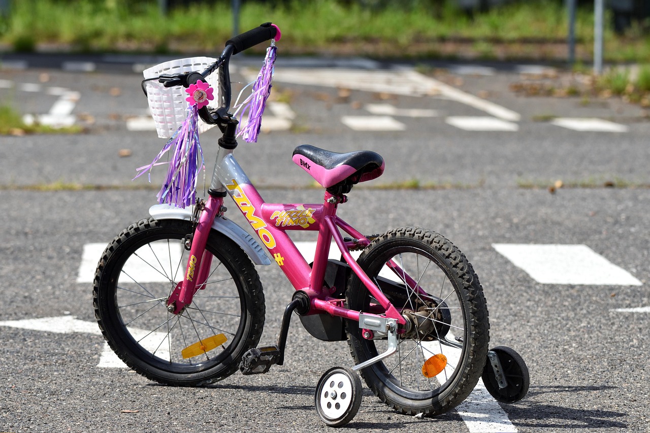 découvrez notre sélection de vélos d’équilibre adaptés aux enfants pour apprendre à faire du vélo en toute sécurité et s’amuser dès le plus jeune âge.